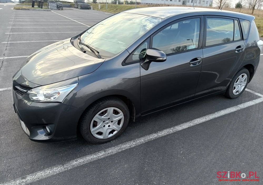 2013' Toyota Verso photo #1