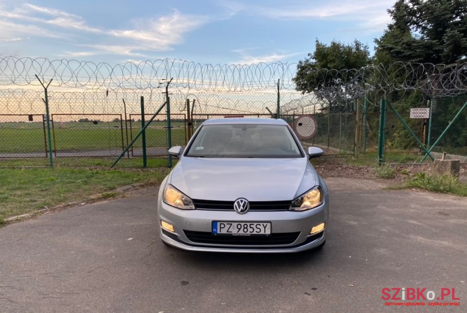 2016' Volkswagen Golf photo #2