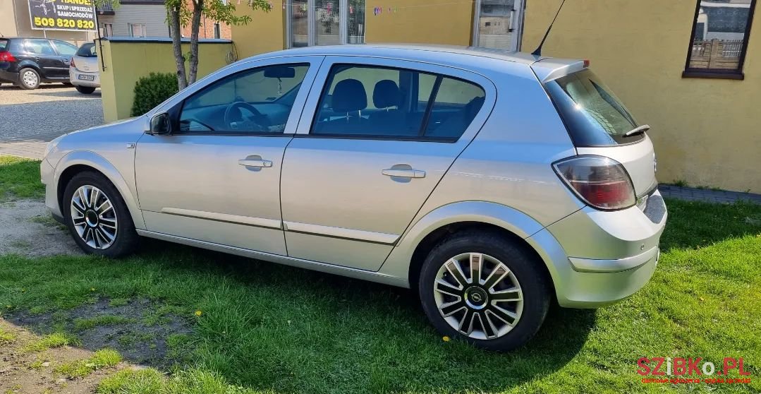 2008' Opel Astra photo #6