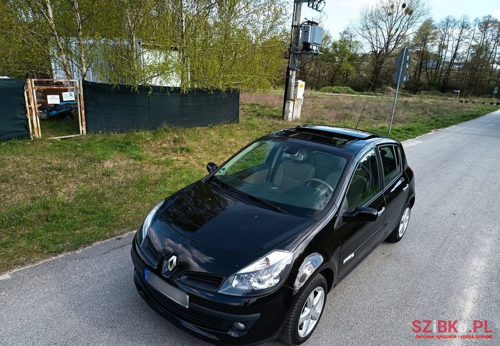 2009' Renault Clio photo #2