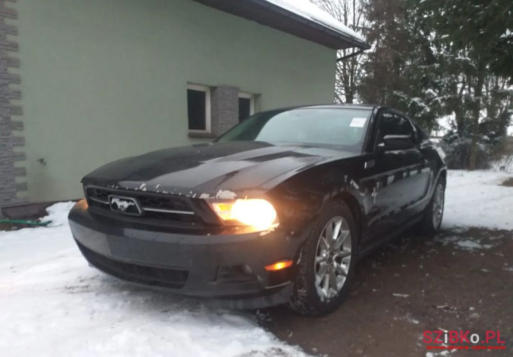 2011' Ford Mustang photo #5