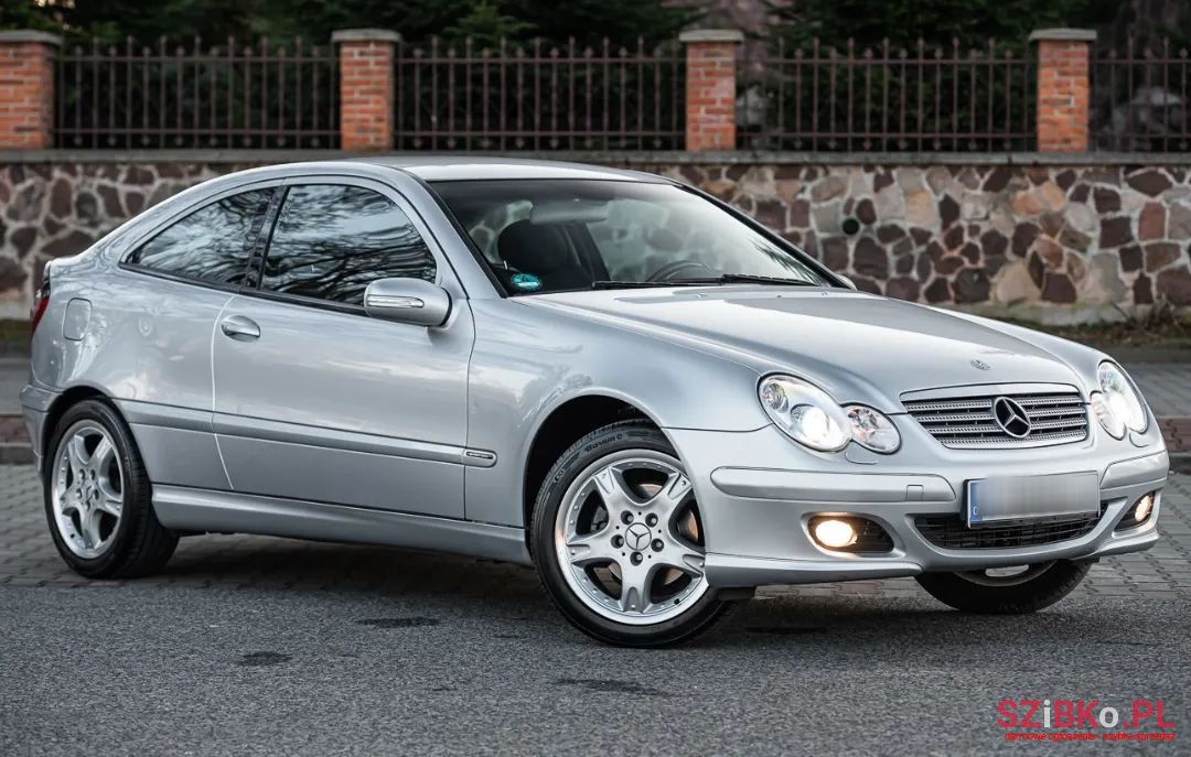 2005' Mercedes-Benz C-Class photo #1