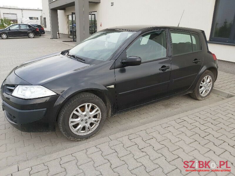 2008' Renault Megane photo #1