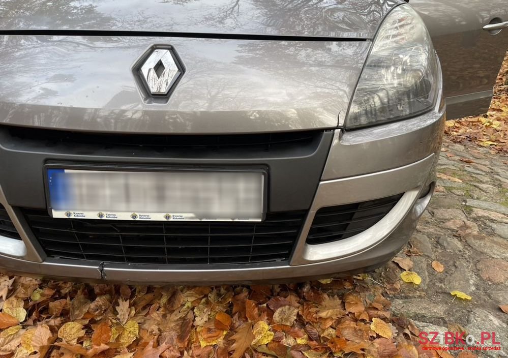 2010' Renault Scenic photo #2