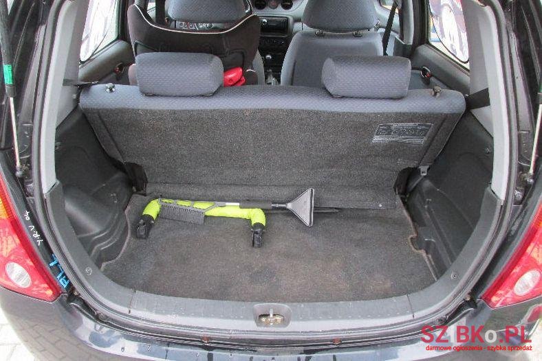 2003' Daihatsu YRV photo #4