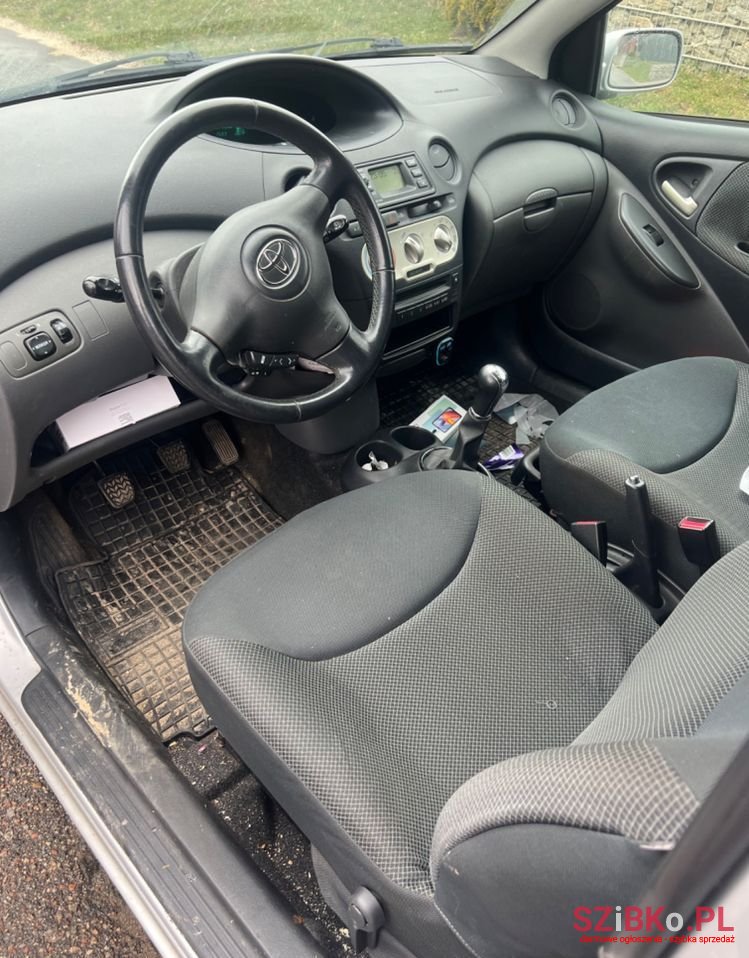 2004' Toyota Yaris photo #4