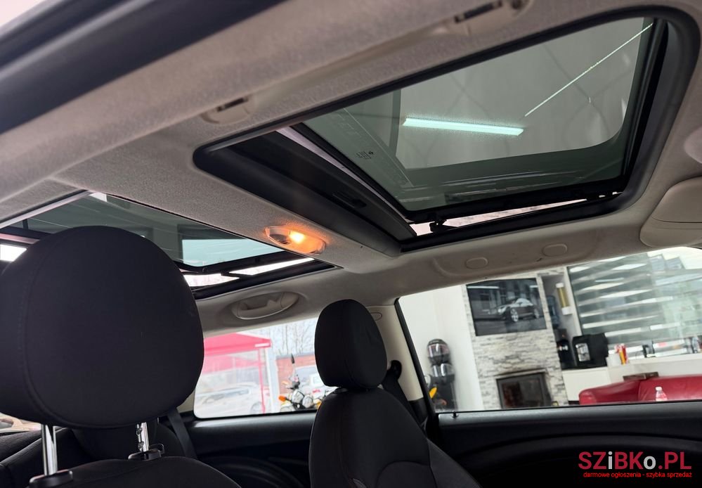 2010' MINI Cooper photo #6