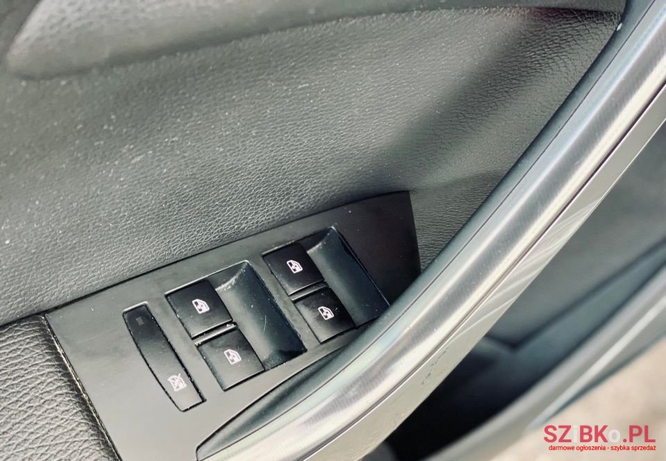 2010' Opel Astra photo #4