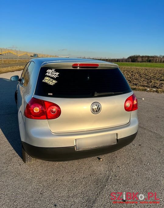 2004' Volkswagen Golf photo #3