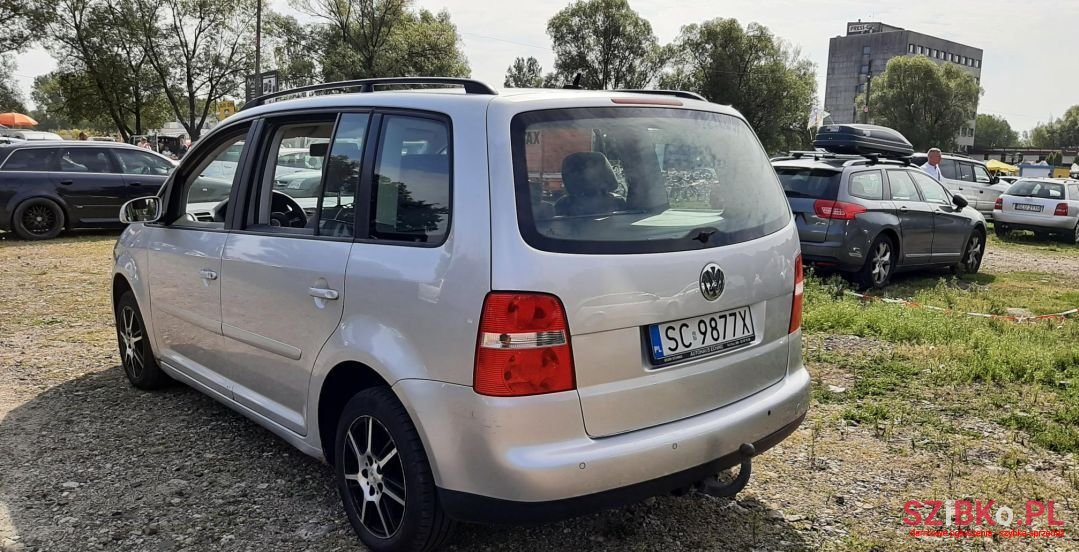 2005' Volkswagen Touran photo #4