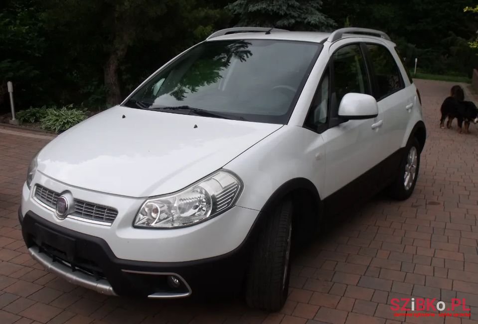 2011' Fiat Sedici photo #3