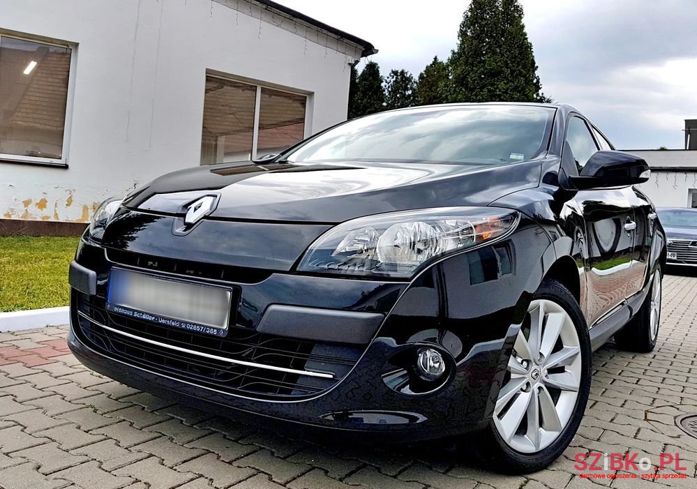 2011' Renault Megane photo #5