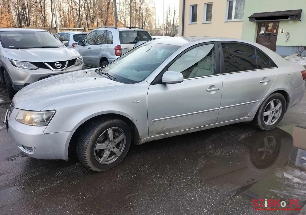 2007' Hyundai Sonata 2.0 Crdi Style photo #2