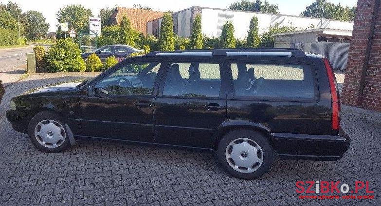 2000' Volvo V70 photo #1
