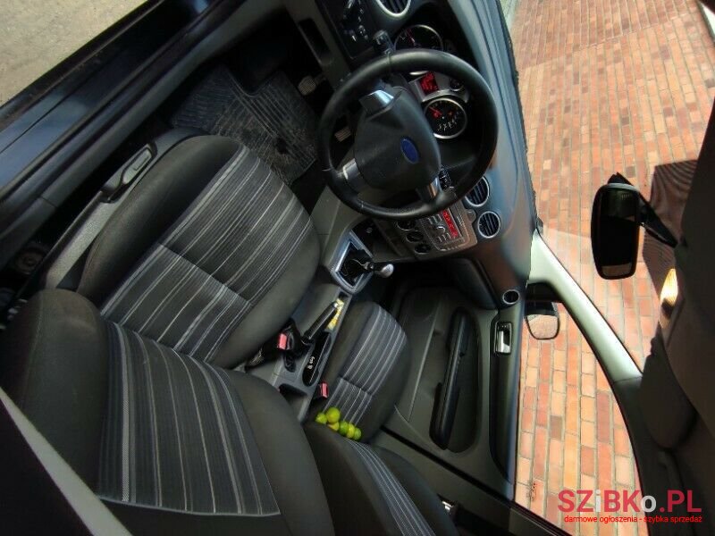 2009' Ford Focus photo #3