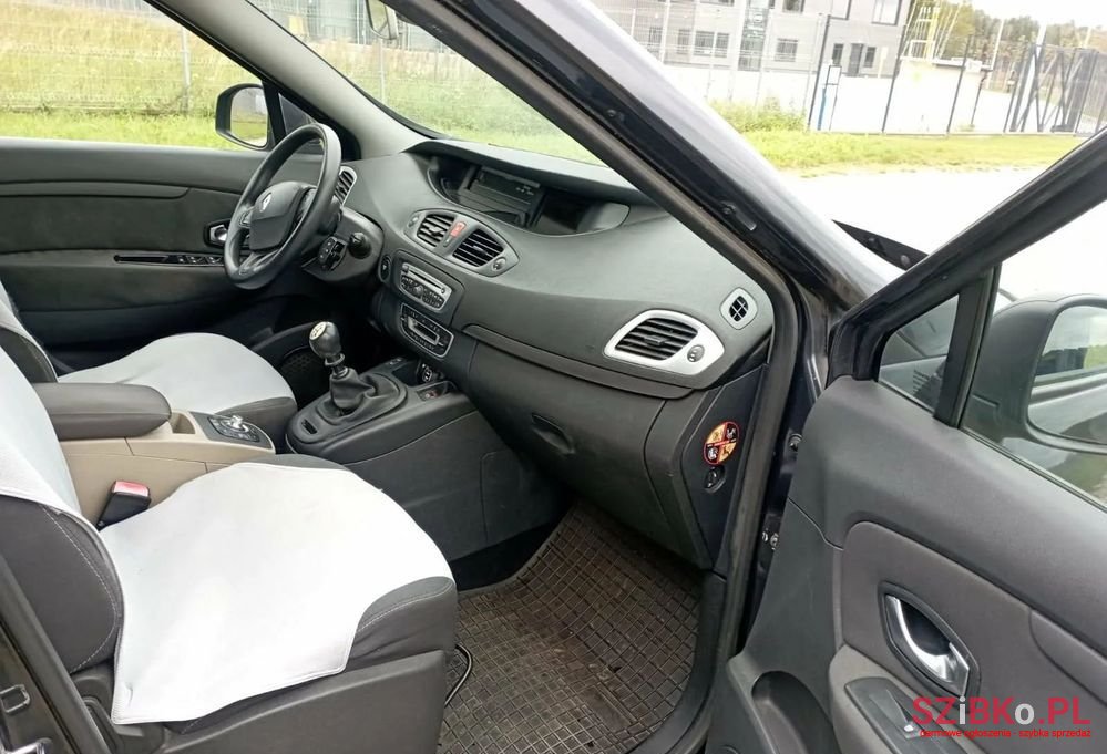 2010' Renault Grand Scenic photo #4