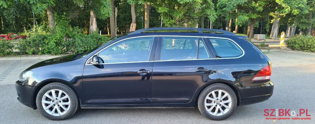 2011' Volkswagen Golf photo #1