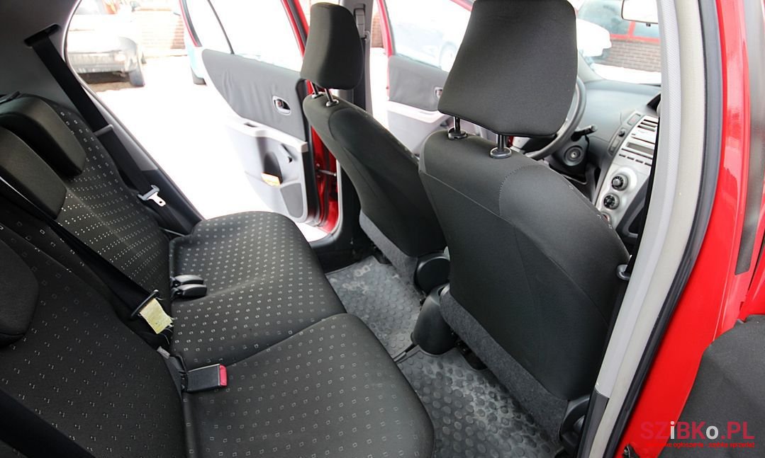 2008' Toyota Yaris photo #5