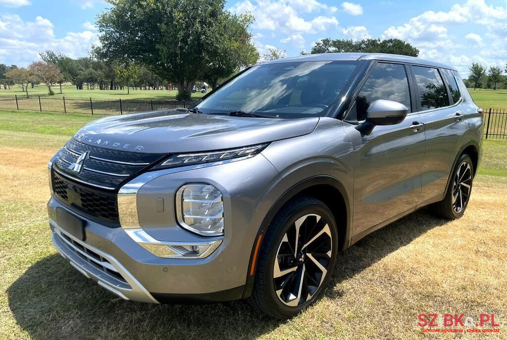2022' Mitsubishi Outlander photo #1