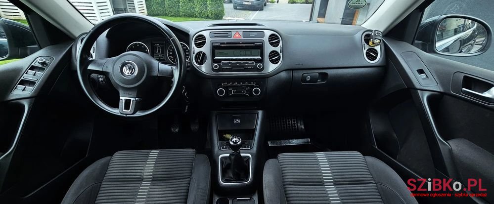 2011' Volkswagen Tiguan photo #4