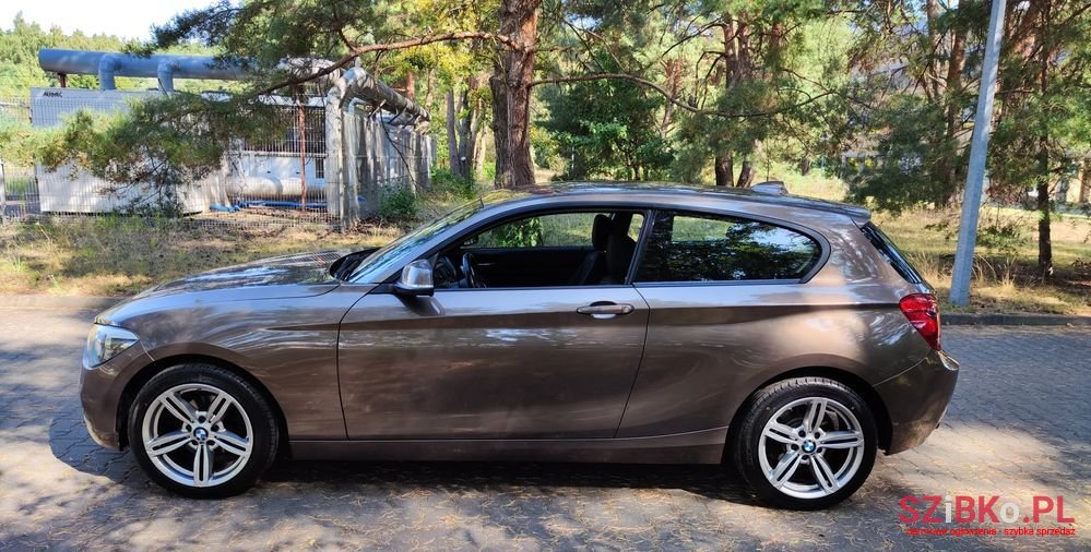 2012' BMW 1 Series 116I photo #4