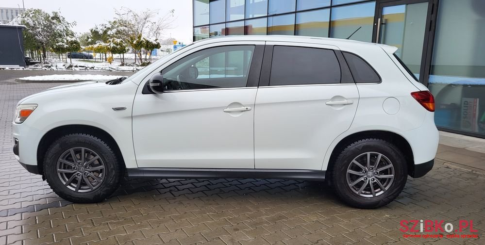 2011' Mitsubishi ASX photo #3