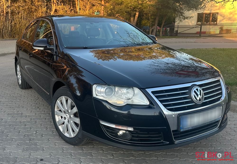 2010' Volkswagen Passat photo #2