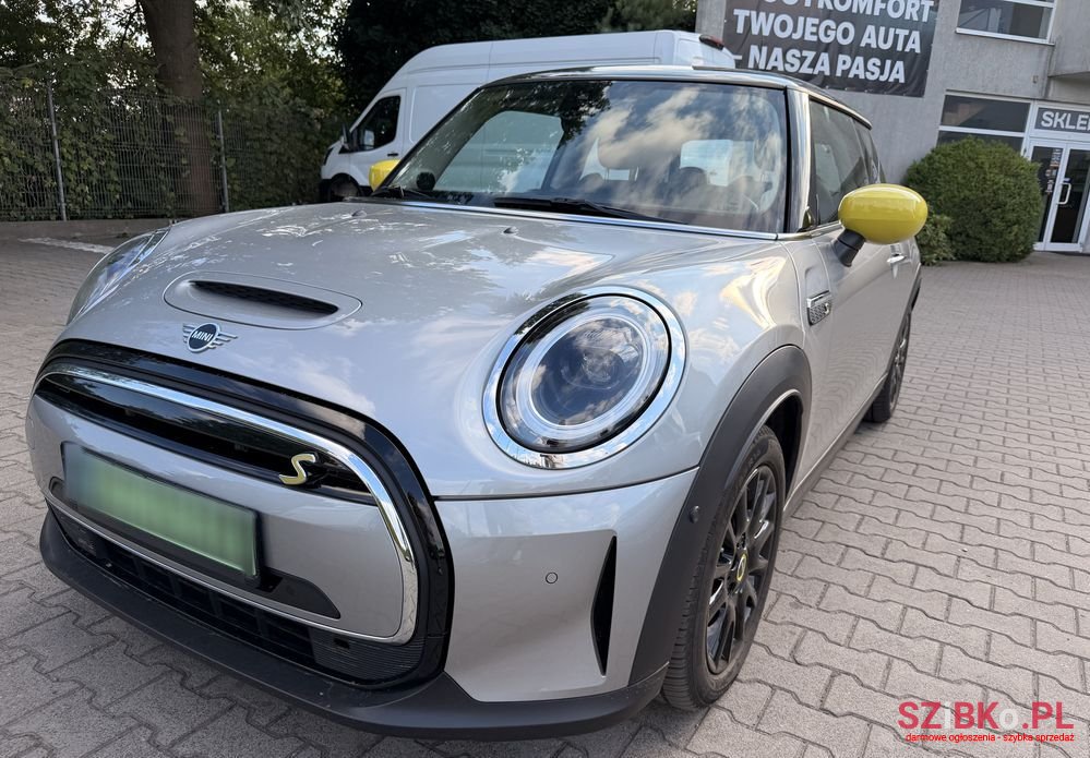 2023' MINI Cooper Se Essential Trim photo #4
