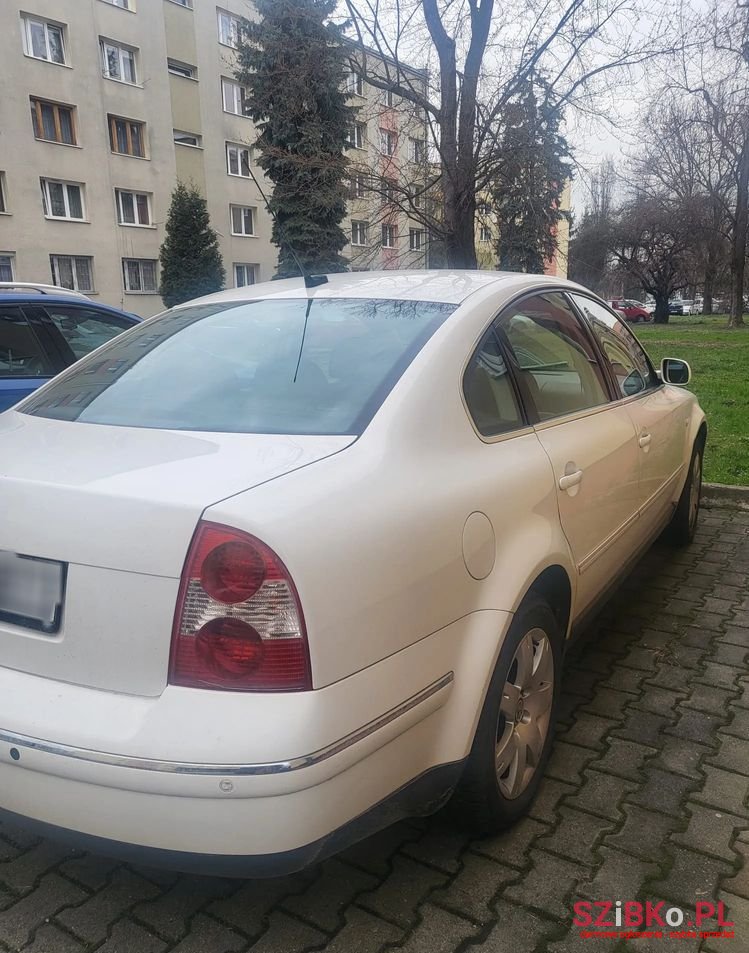2002' Volkswagen Passat photo #3