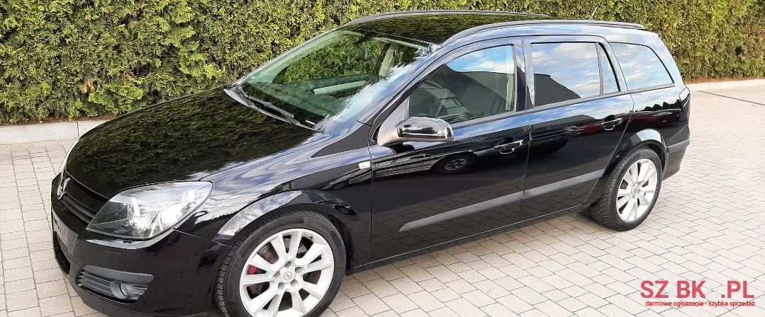 2004' Opel Astra Sport photo #1