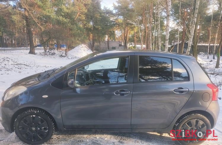 2008' Toyota Yaris photo #4