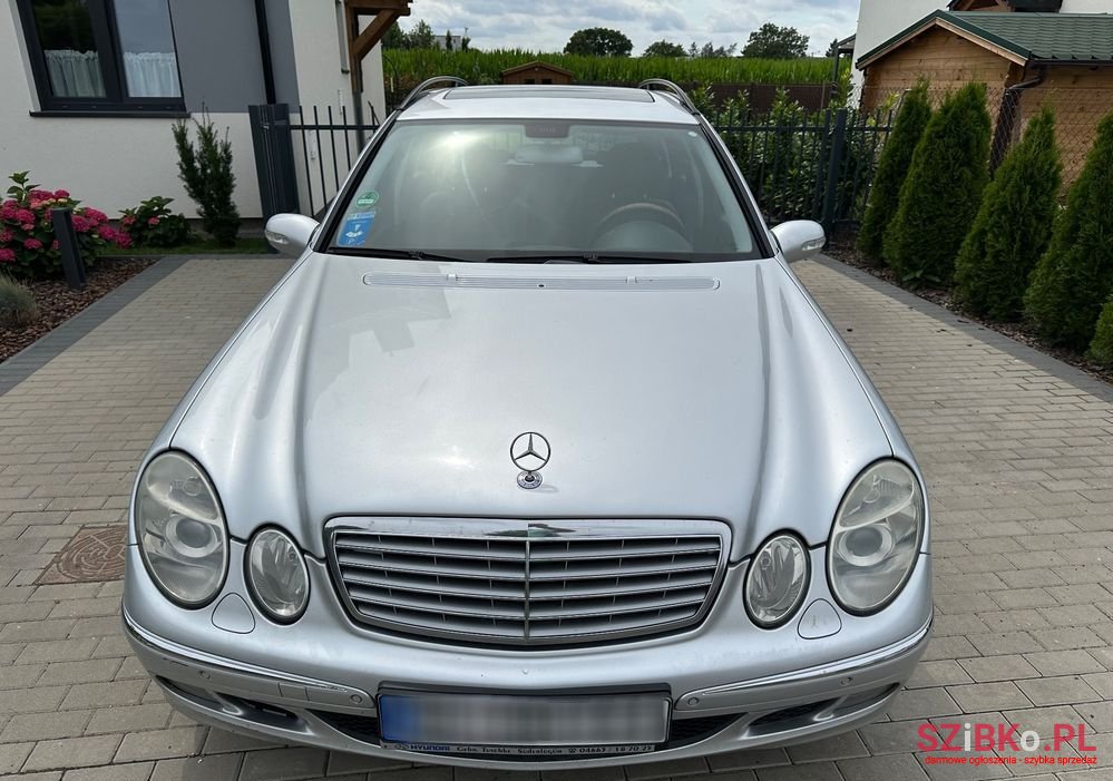 2005' Mercedes-Benz E-Class 280 T photo #3
