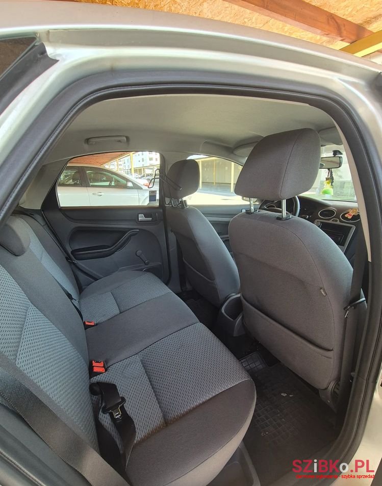 2006' Ford Focus photo #2