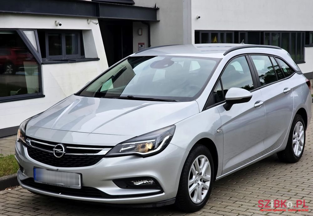 2016' Opel Astra photo #1