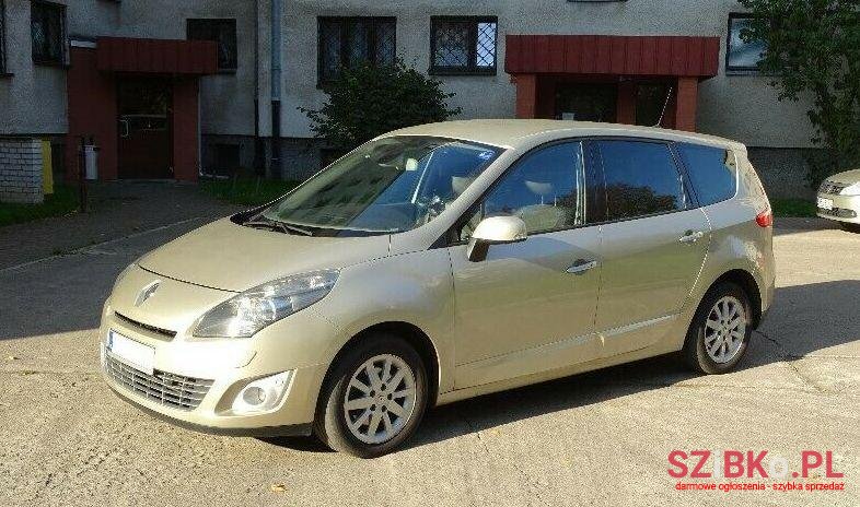 2010' Renault Scenic photo #2