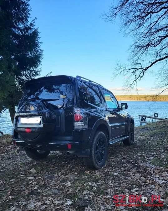2018' Mitsubishi Pajero photo #2