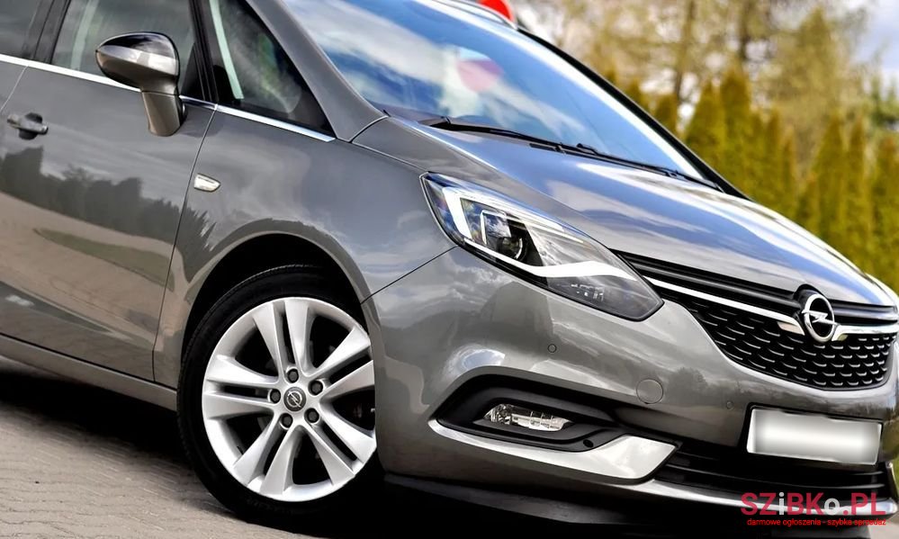 2017' Opel Zafira 1.6 Cdti Cosmo photo #2