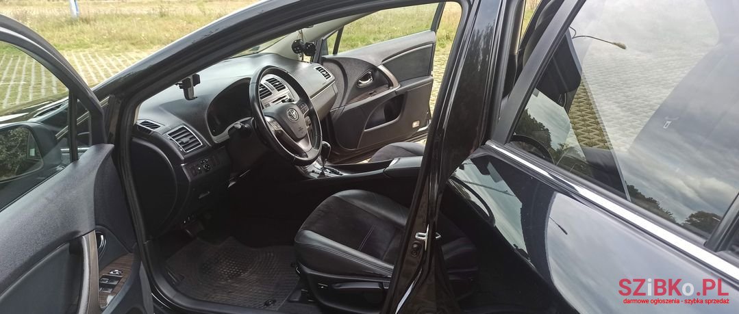 2013' Toyota Avensis photo #3