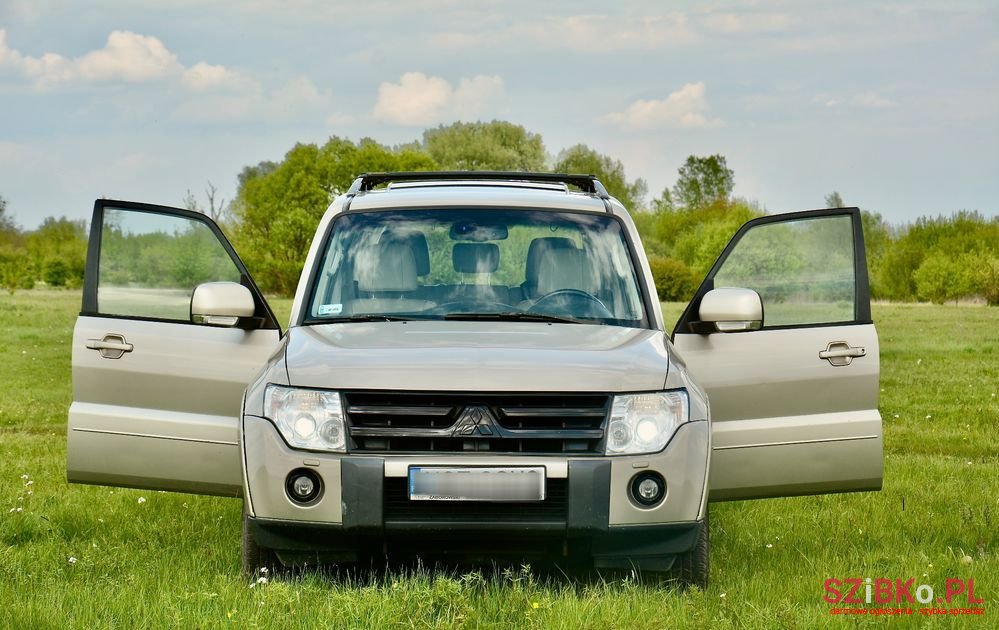 2008' Mitsubishi Pajero photo #1