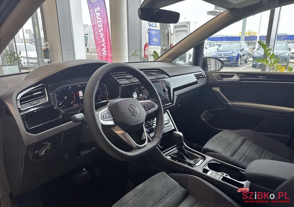 2024' Volkswagen Touran photo #5