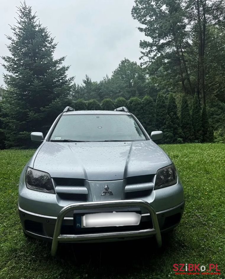 2004' Mitsubishi Outlander 2.0 Comfort 4Wd photo #3