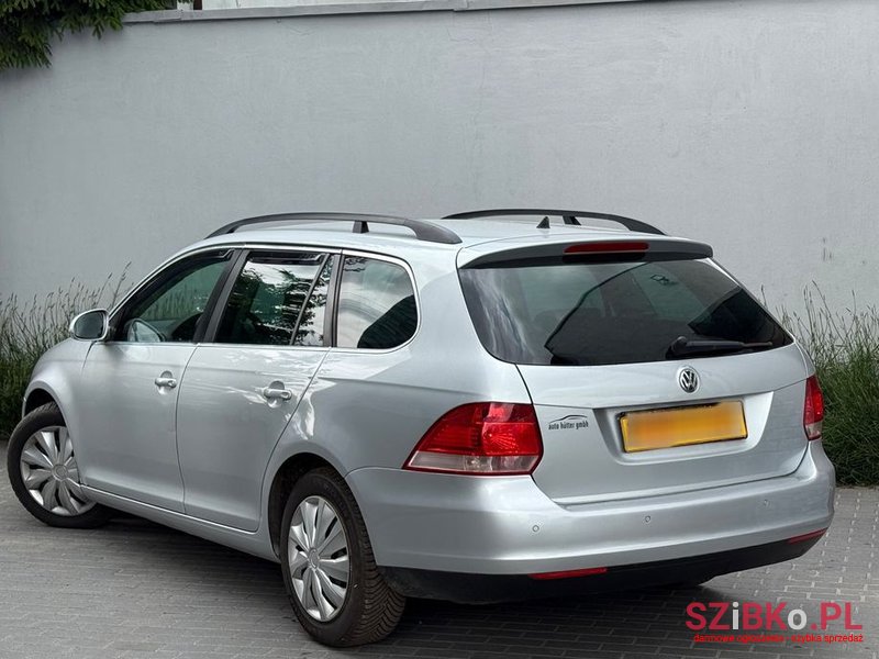 2009' Volkswagen Golf photo #3