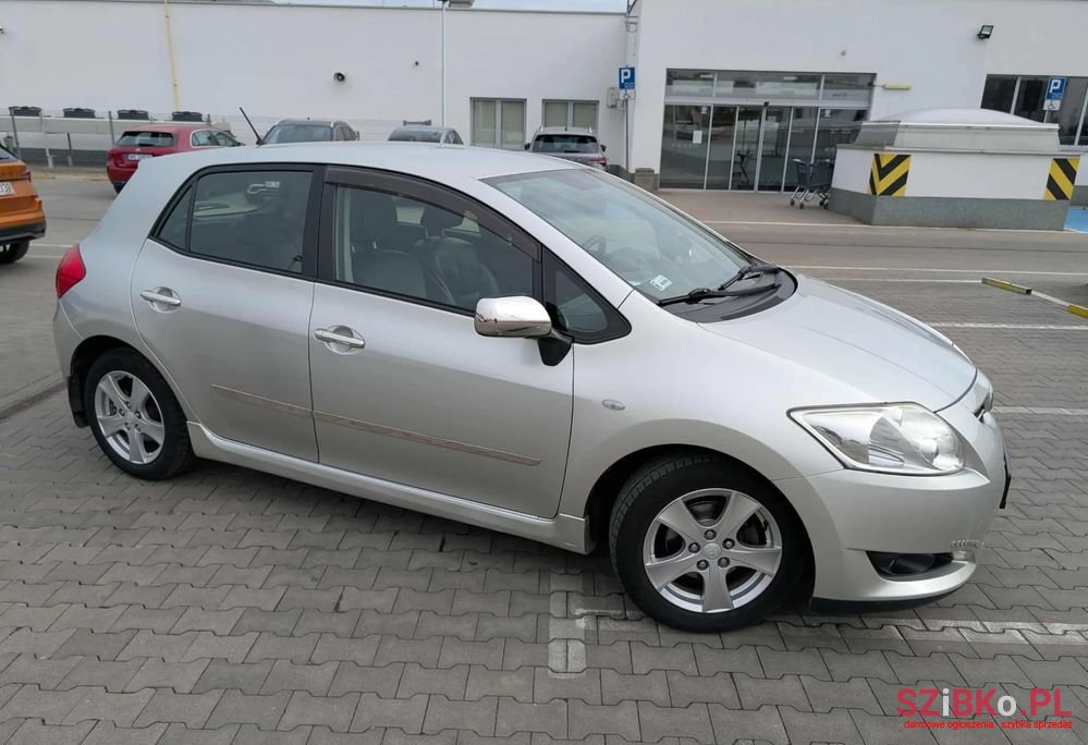 2007' Toyota Auris photo #1