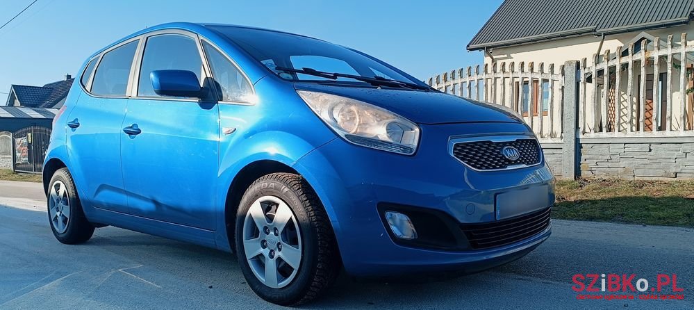 2010' Kia Venga photo #1