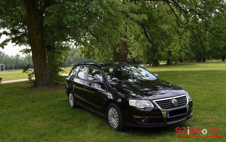 2005' Volkswagen Passat photo #1