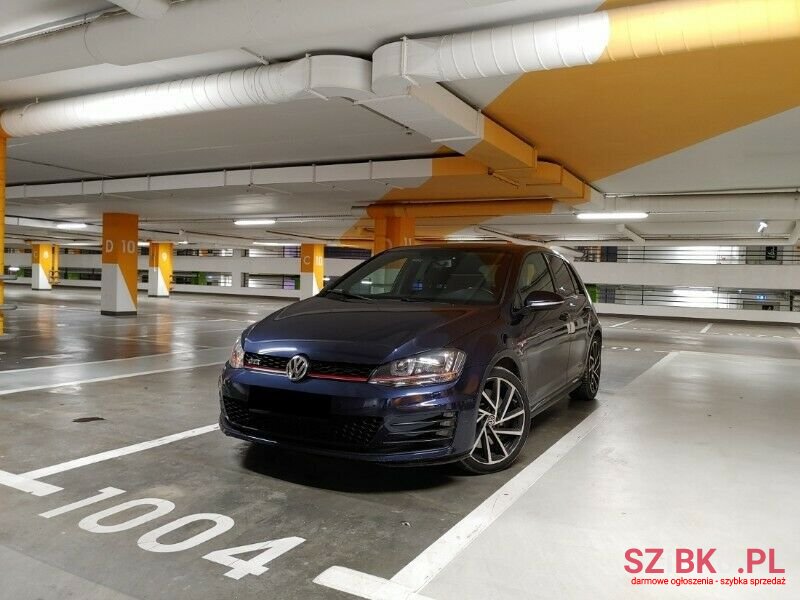 2017' Volkswagen Golf photo #1