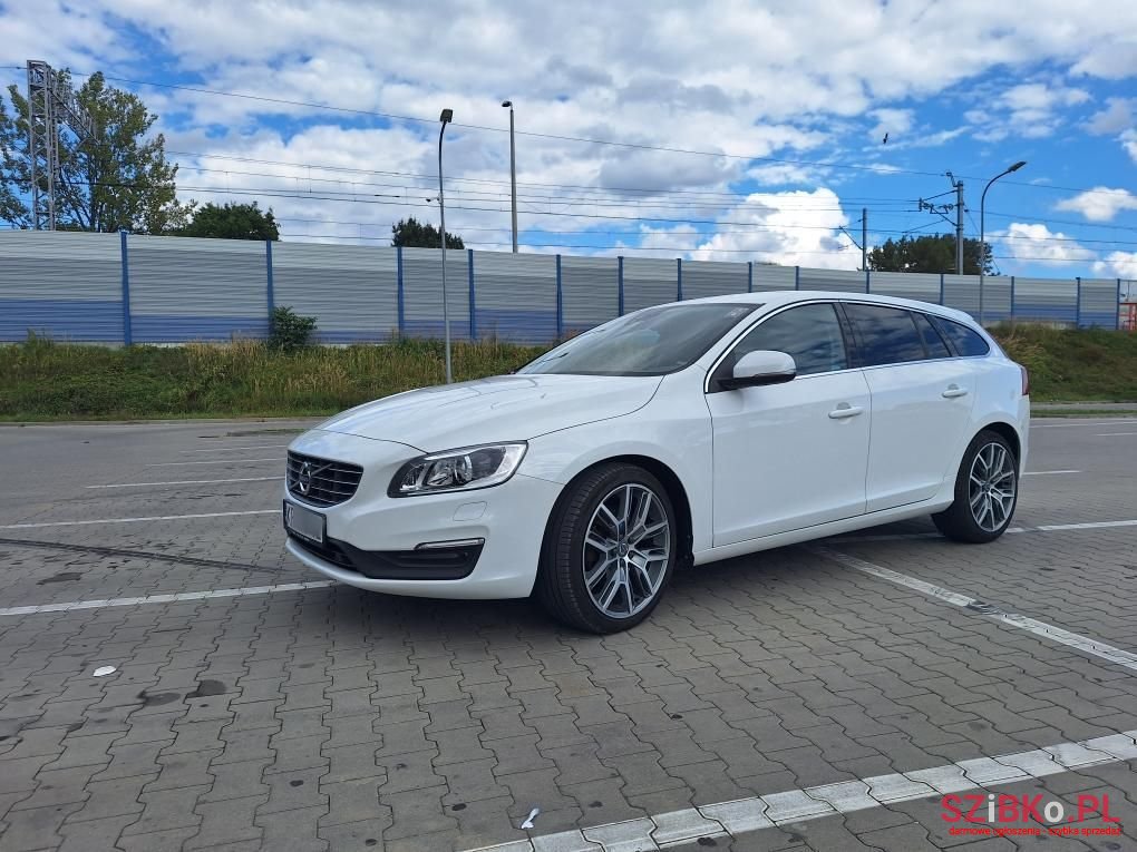 2017' Volvo V60 photo #1