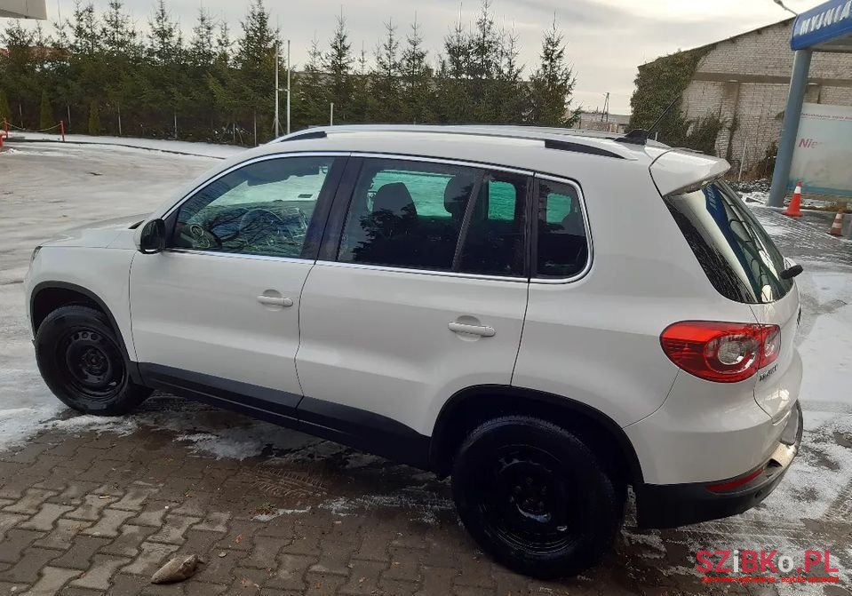 2011' Volkswagen Tiguan photo #4