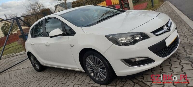 2013' Opel Astra photo #4