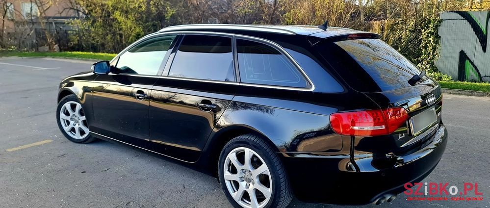 2011' Audi A4 Avant photo #4